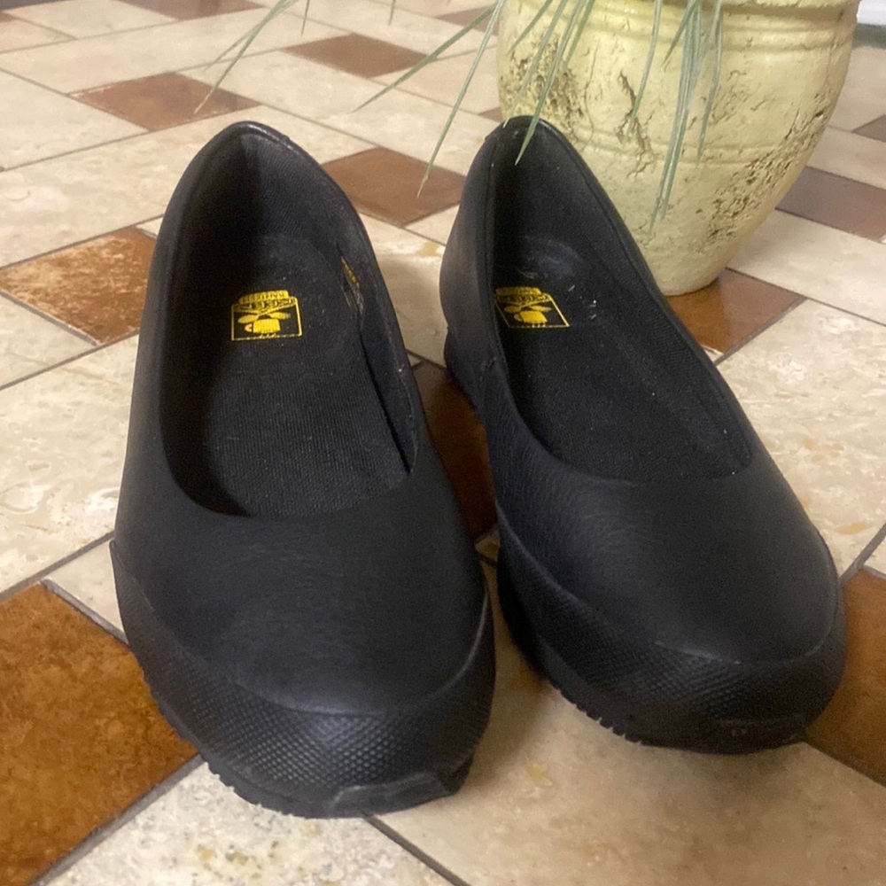 Black Women's Slip-On Waterproof Slippers
